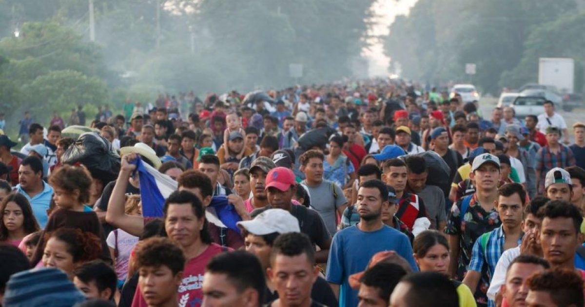 Click to enlarge Immigrant caravan from Mexico