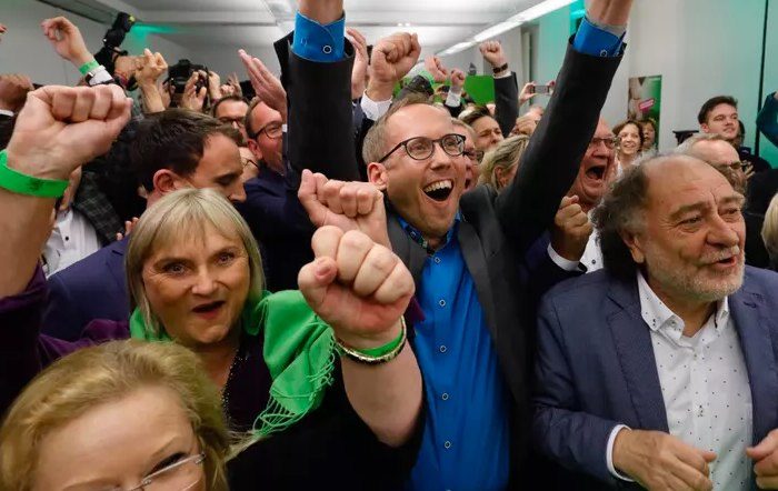 Click to enlarge Greens supporters