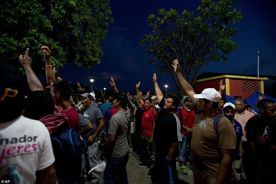 Click to enlarge migrant caravan mexico