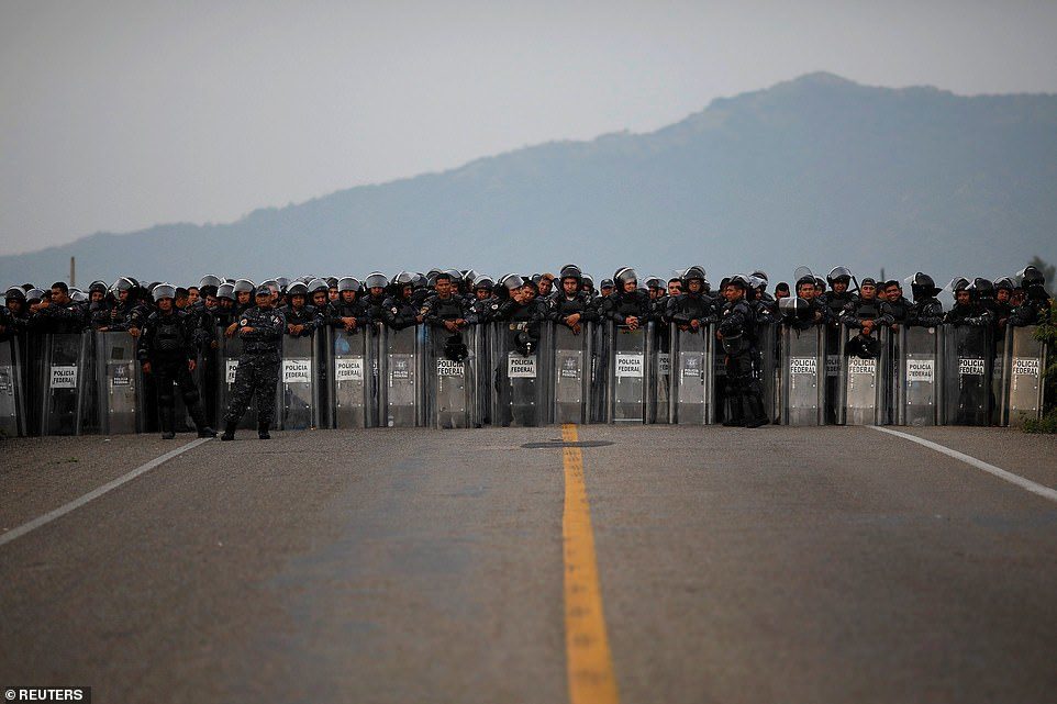 Click to enlarge mexican police caravan