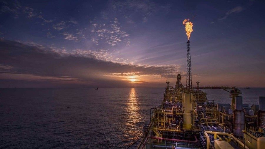 Click to enlarge oil rig
