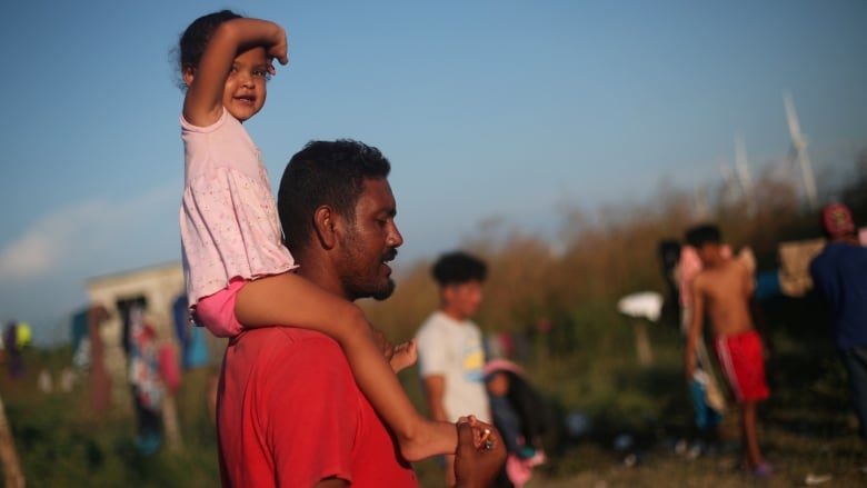 Click to enlarge Central America migrant caravan