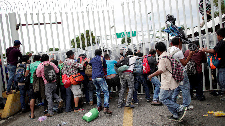 migrants border gate mexico