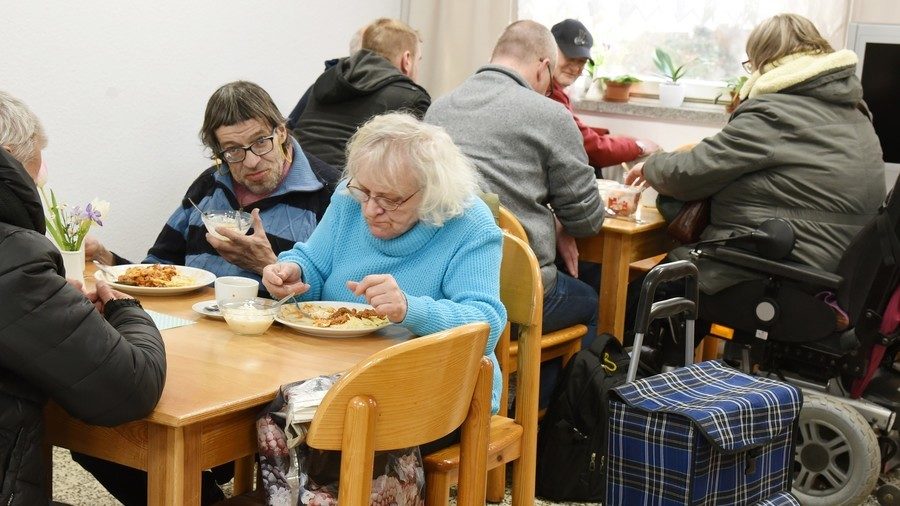 Click to enlarge homeless people Germany