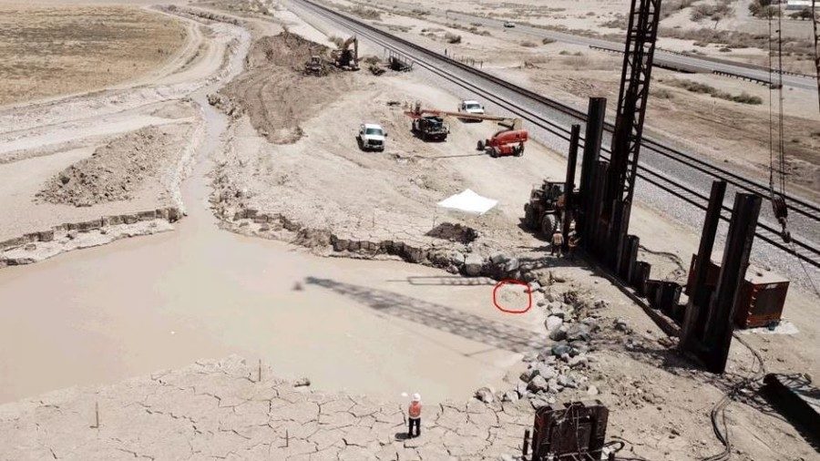 Click to enlarge bubbling mud pot