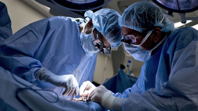 surgeon operate