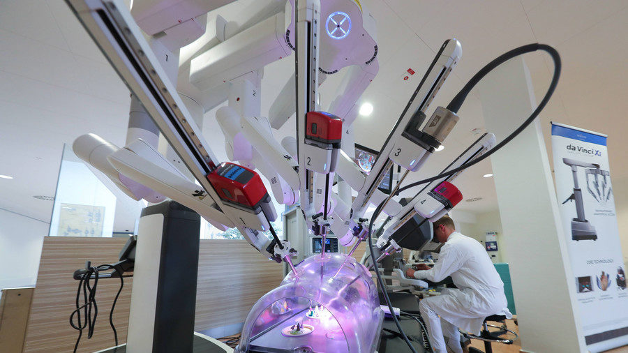 robot surgeon