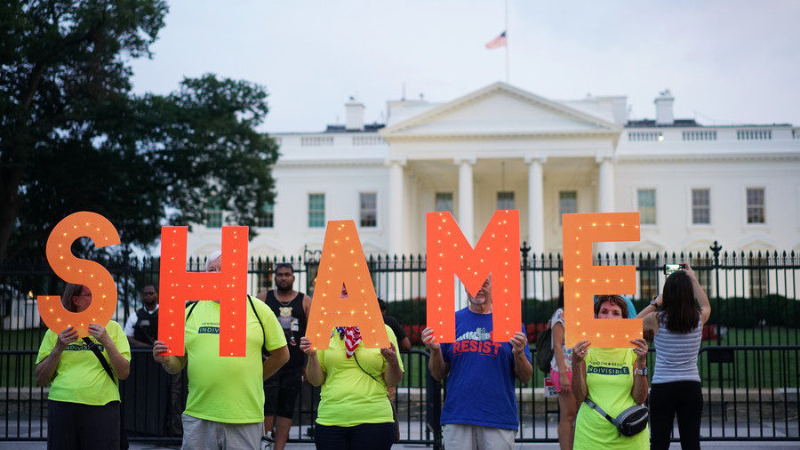 Click to enlarge Protesters white house