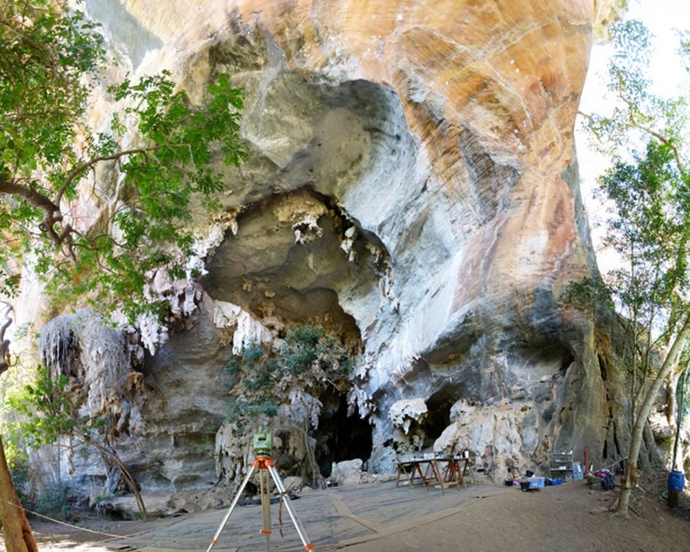 Click to enlarge An outside view of Lapa do Santo, in Brazil