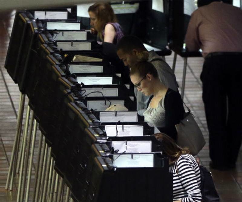Click to enlarge polling station Florida