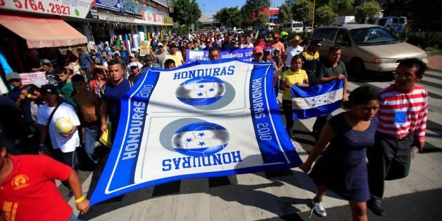 Click to enlarge migrant caravan mexico