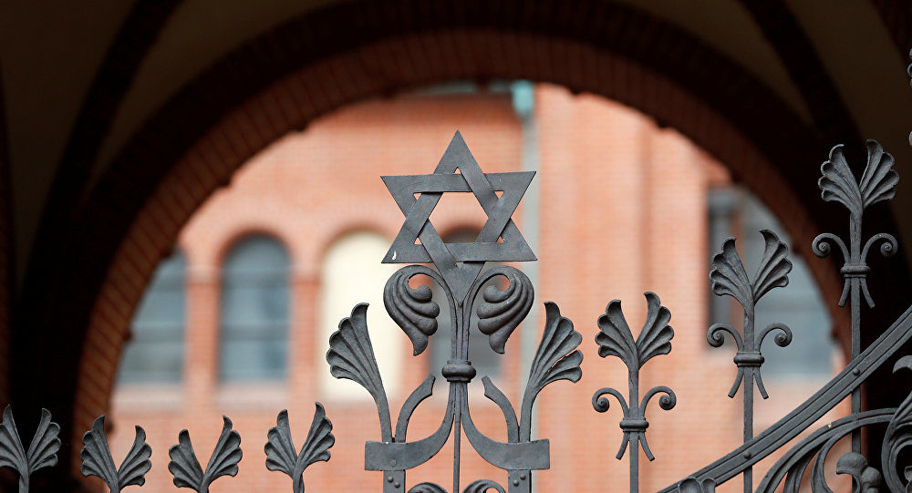 Click to enlarge synagogue gate