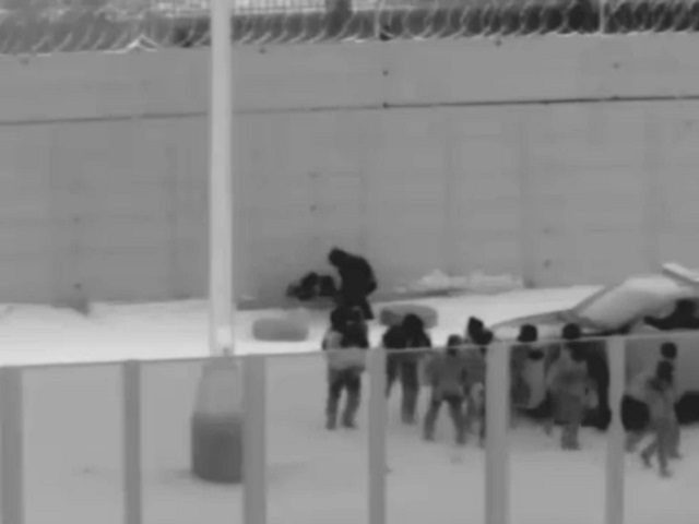 Click to enlarge US border Yuma AZ illegal aliens