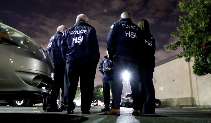 ICE officials try to deport Luis Rodrigo Perez