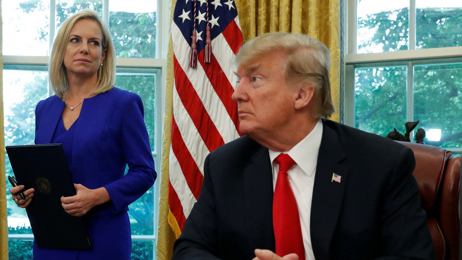 Click to enlarge Donald Trump (R) - Kirstjen Nielsen (L)