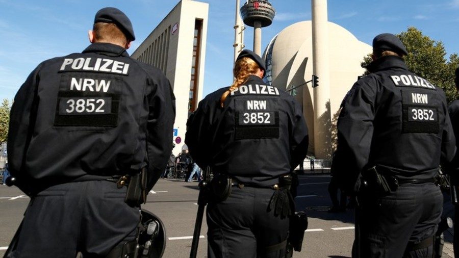 Click to enlarge German police