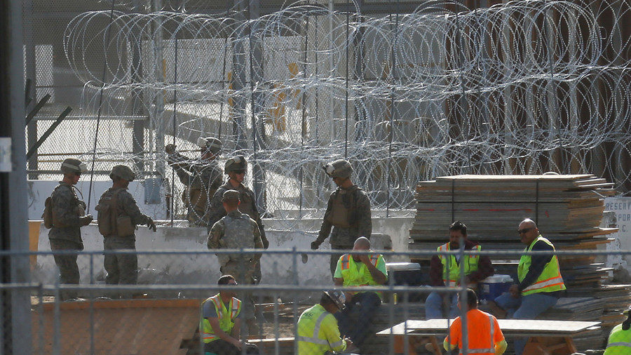Click to enlarge US troops razor wire fence barricade Mexico migrant caravan