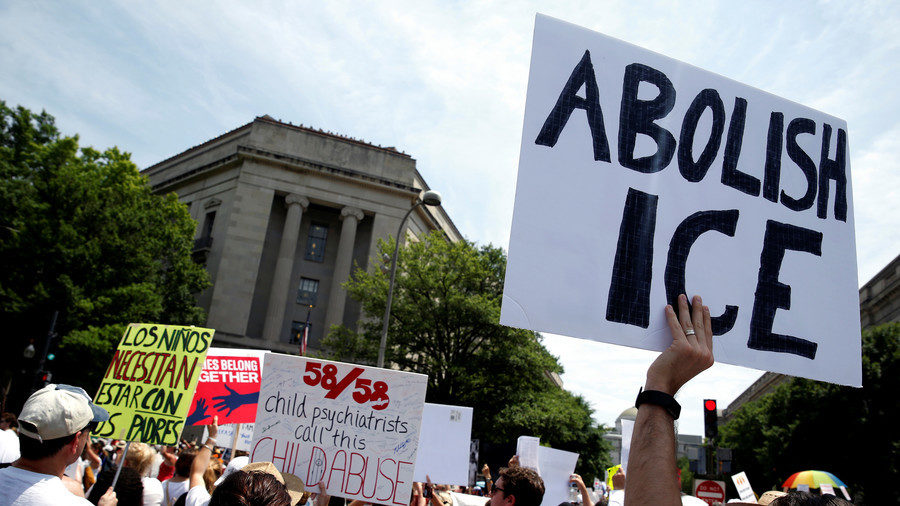 Click to enlarge Senator compares ICE to KKK