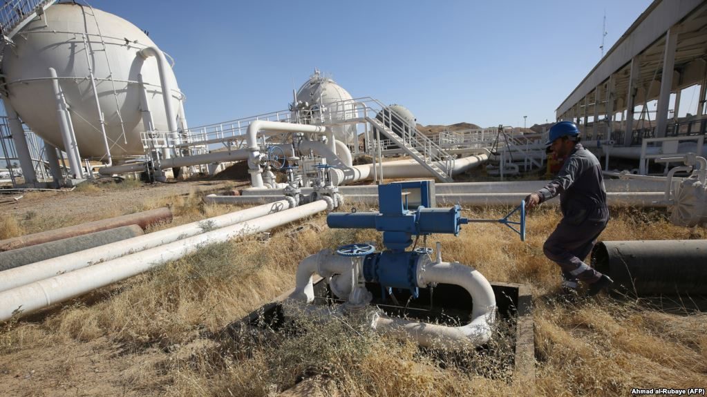 Pipelines at the Bai Hassan oil field, west of Kirkuk in Iraq