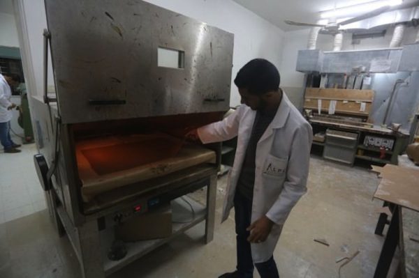 Oven for producing prostheses