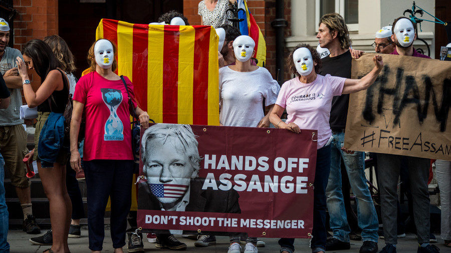 Click to enlarge Hands off Assange protest
