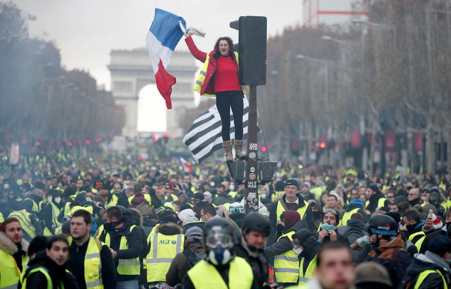 Click to enlarge Protest in Paris