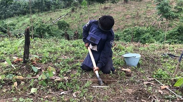 Click to enlarge Digging bombs