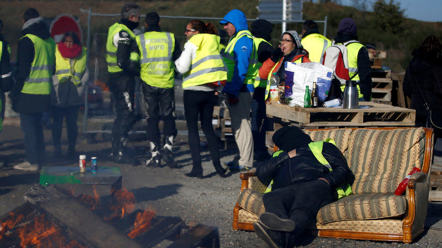 Click to enlarge France yellow vest protest