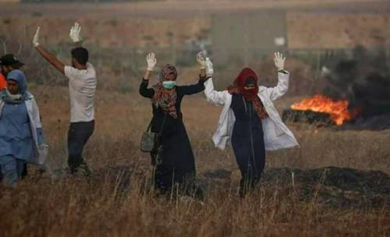 Click to enlarge Razan Al-Najar hands up