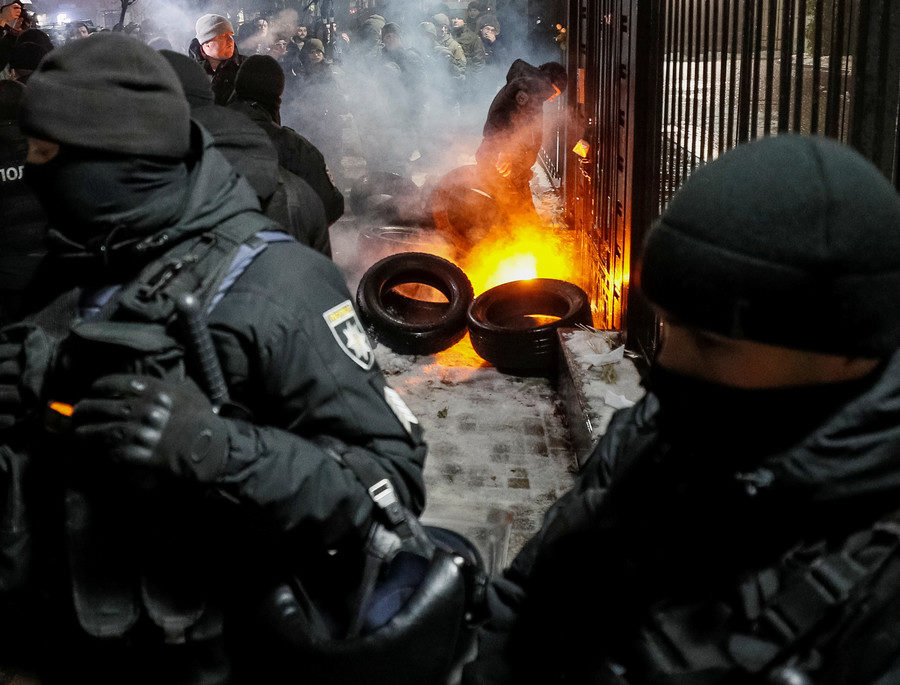 Click to enlarge protest russian embassy kiev