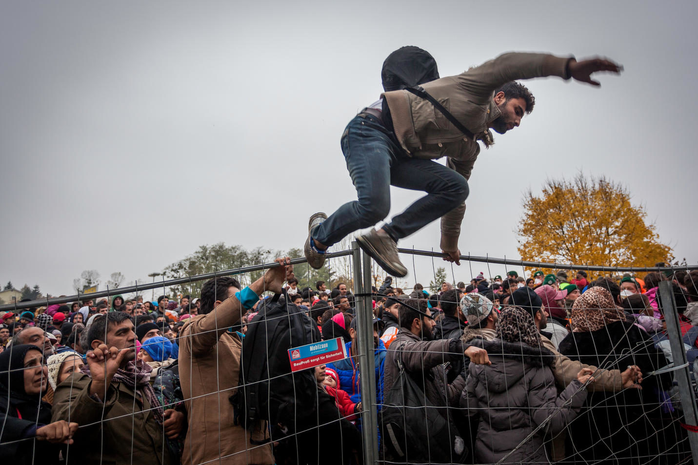 immigrants fence