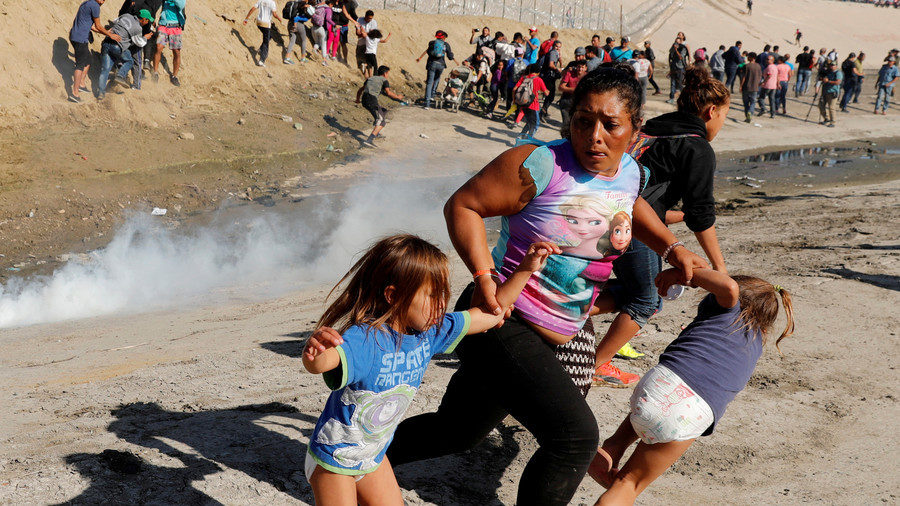 kids mother US border tear gas diapers