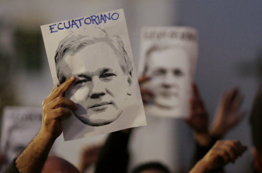 Click to enlarge Ecuadorians support Julian Asssange