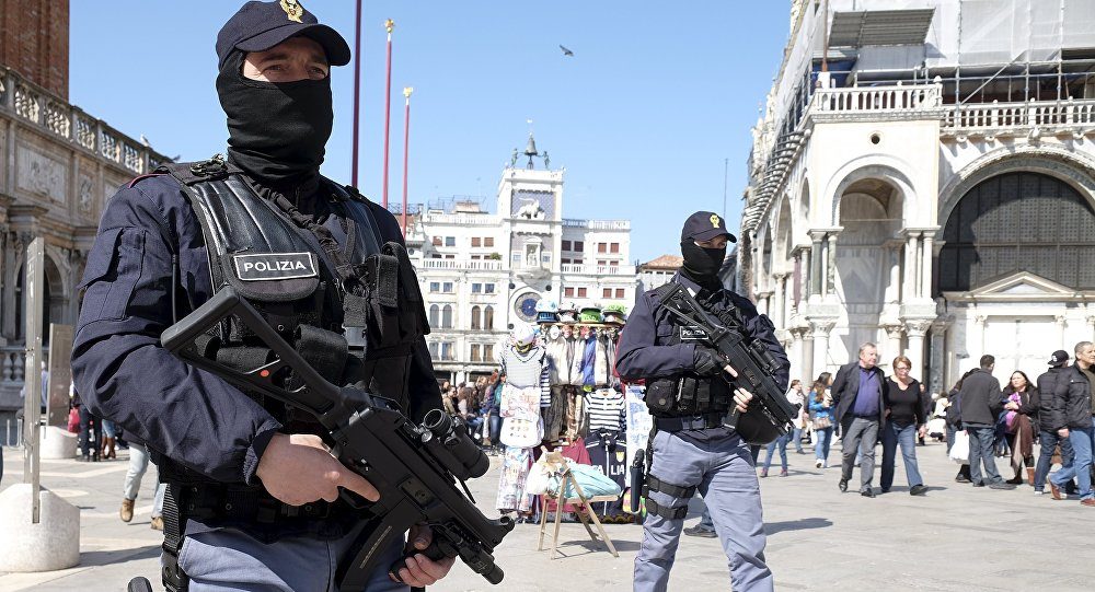 Click to enlarge police Italy