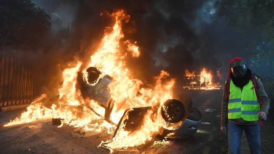 Click to enlarge Yellow vest protests in Paris