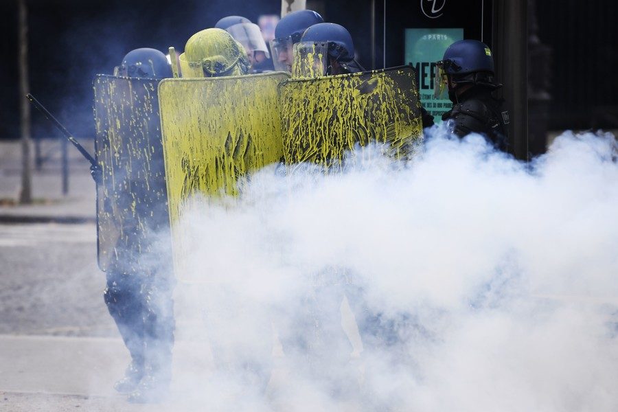 Click to enlarge police paint yellow vest protest
