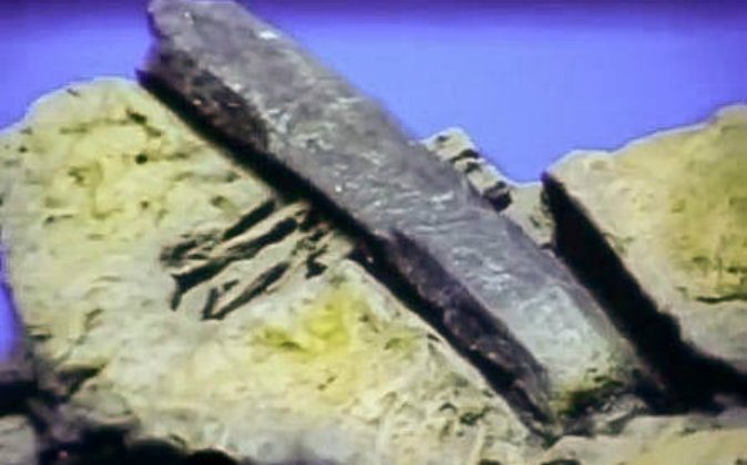 Click to enlarge 100 Millian yr. Old Hammer?