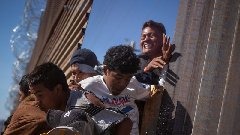 Click to enlarge central american migrants rush US border