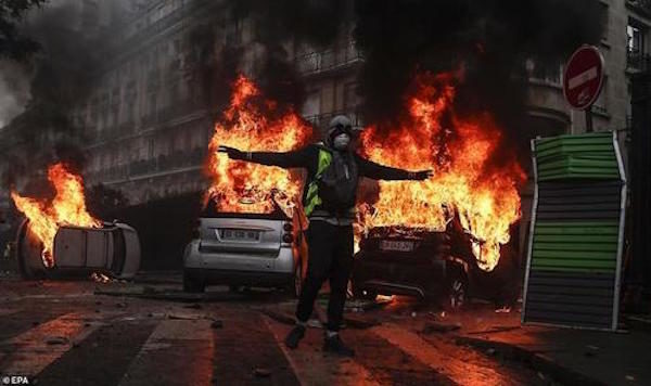 paris burns yellow vests