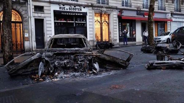 paris burns yellow vests