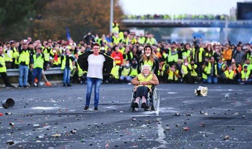 wheelchair old lady yellow vests