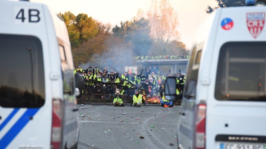 Click to enlarge protesters bordeaux