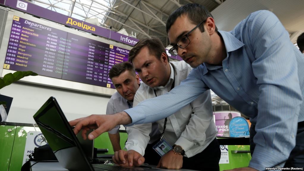 Click to enlarge technicians Kiev airport