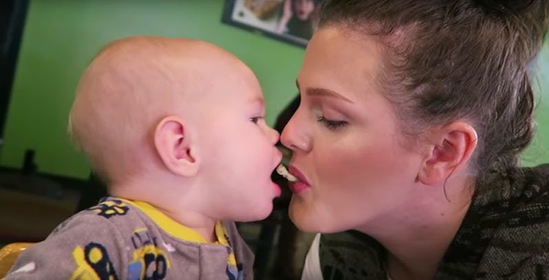 kiss feeding
