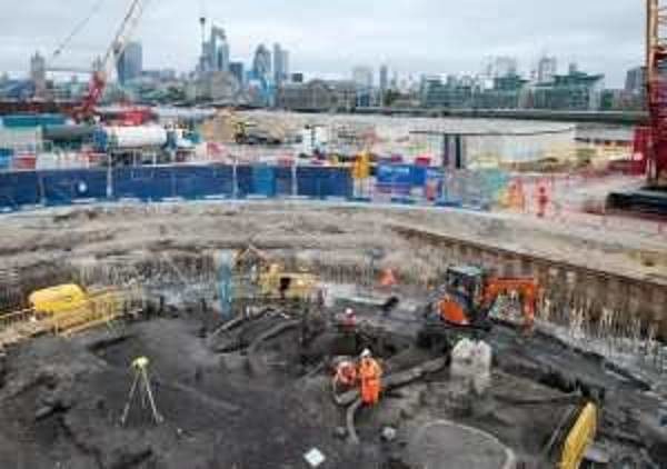 Click to enlarge dig site medieval man boots thames river