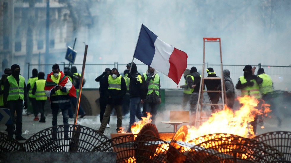 gilet jaune yellow vests