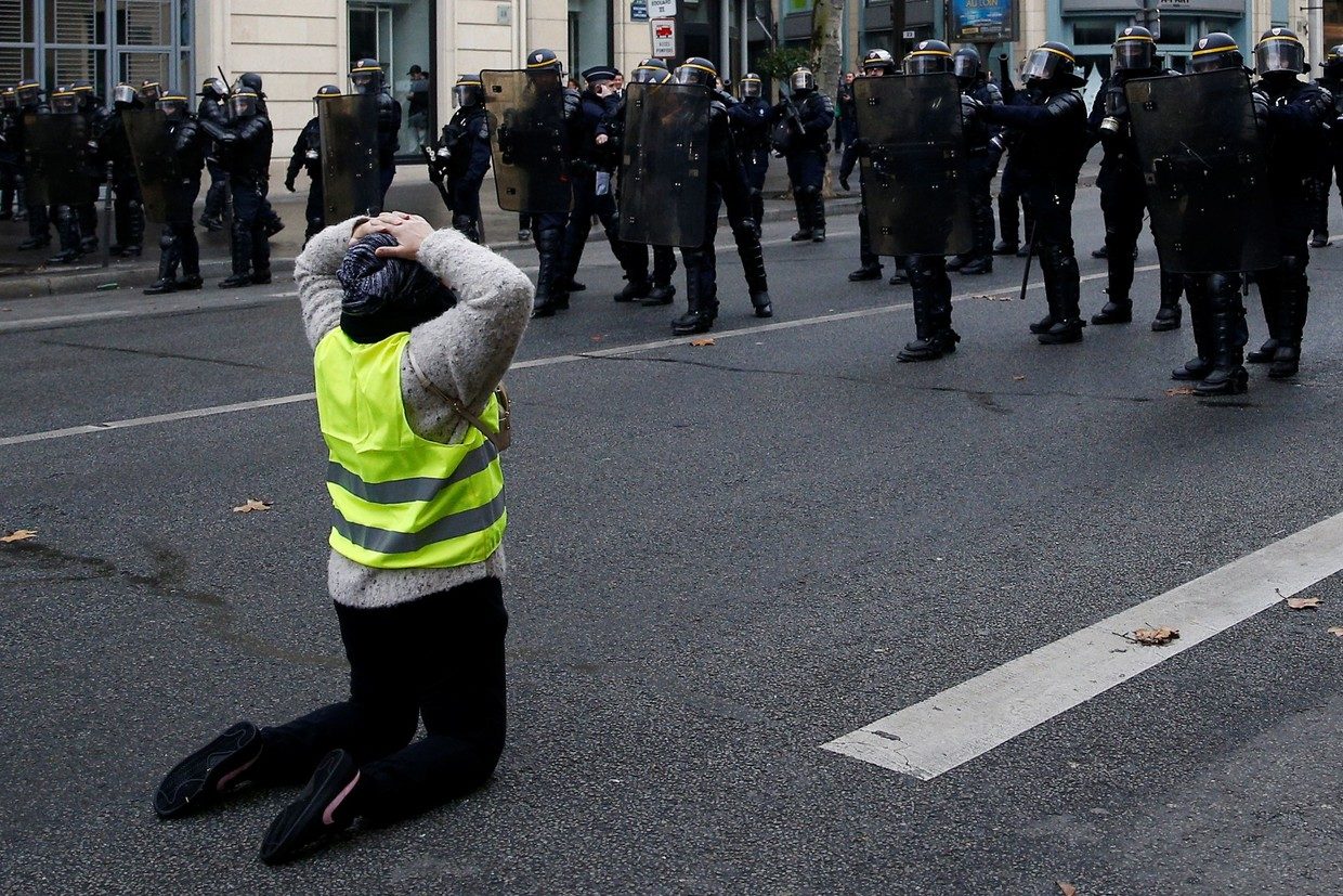 protest kneel