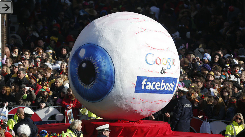 Click to enlarge Google and Facebook carnival float