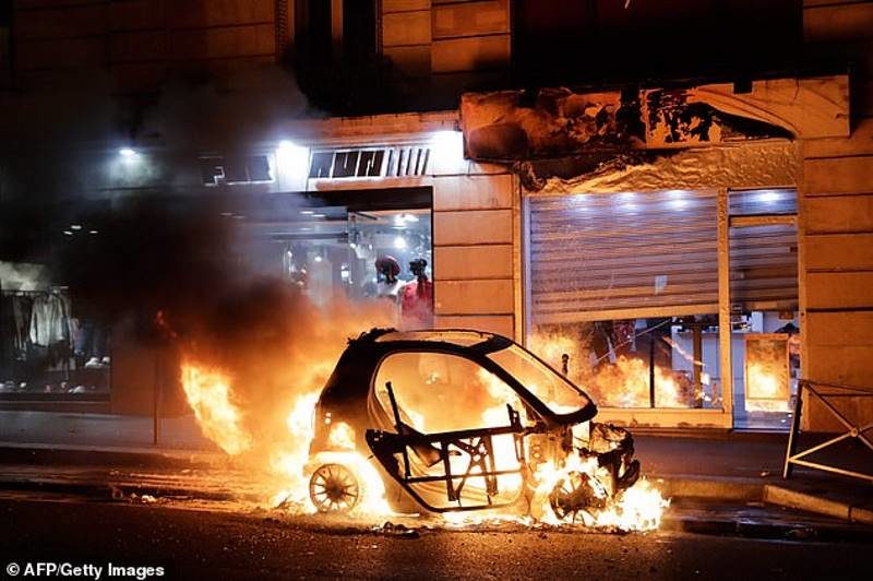 paris car burns yellow vest