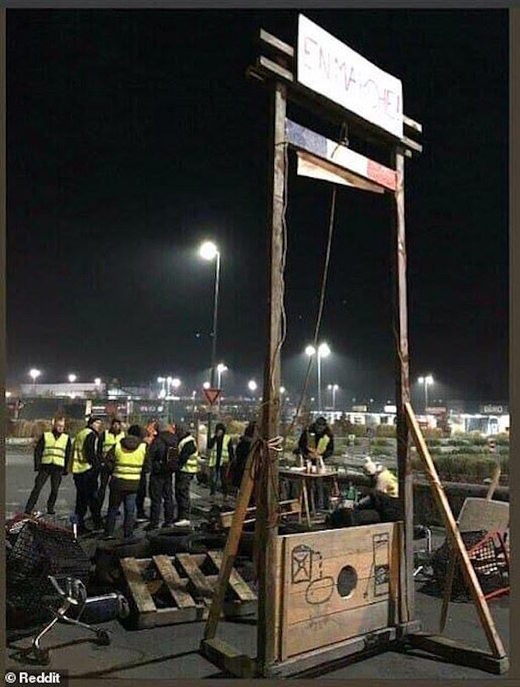 guillotine Macron